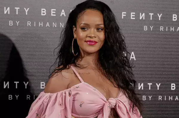 Singer Rihanna Sues Her Father For Fraud